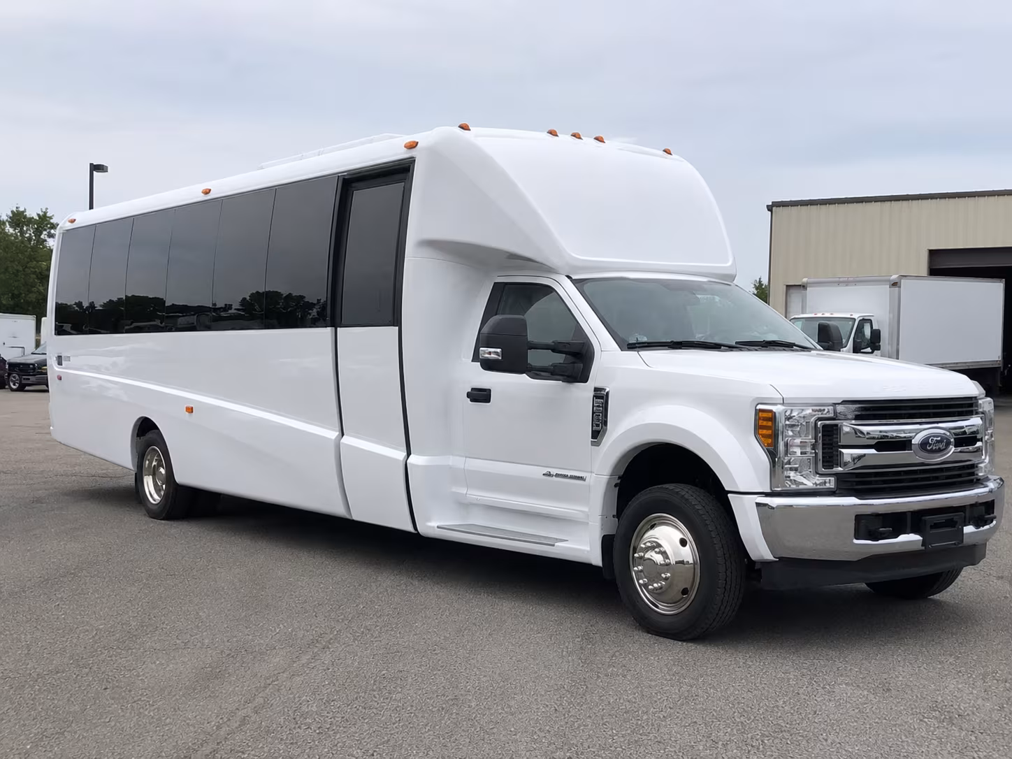 corporate airport transfer buses to palm beach international