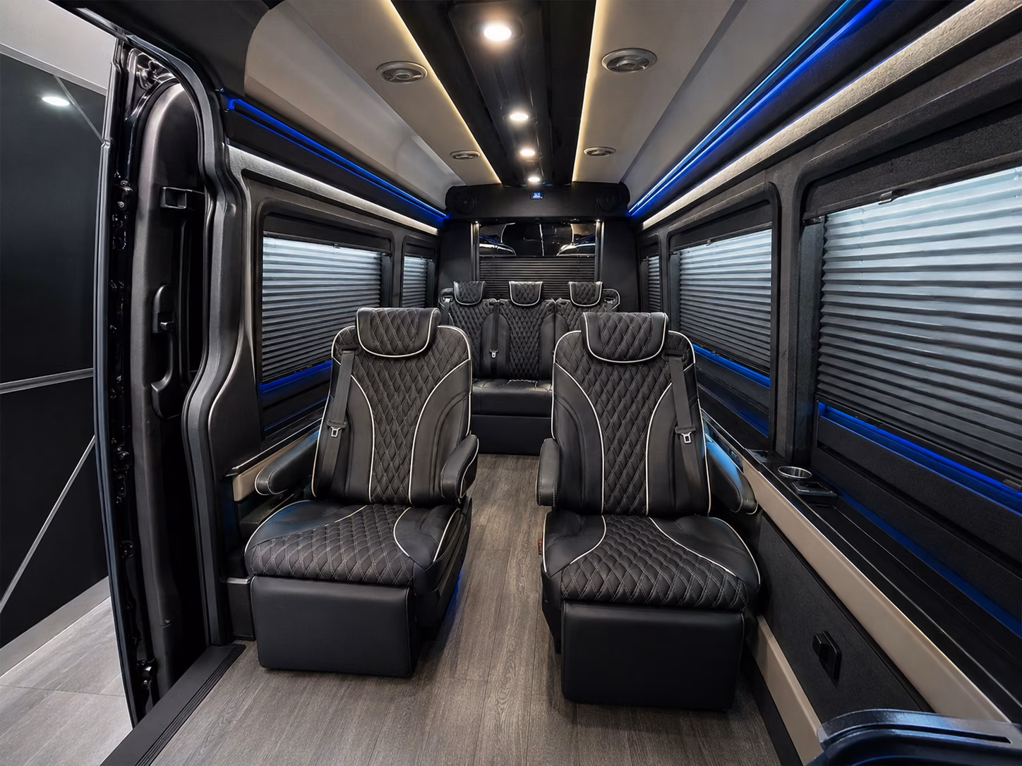 jupiter airport shuttle buses for corporate groups and executive teams